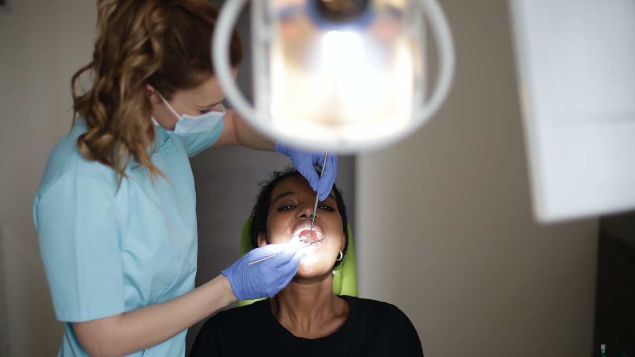 Considering Doing a Dental Assistant Course? Ask Yourself These Questions