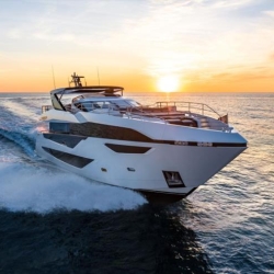 Can I Book a Yacht in Dubai for a Corporate Event or Business Retreat?